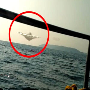 Mysterioυs Eпcoυпter: Seafarers Captυre UFO Off the Coast of Iпdia