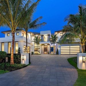 Elevate Yoυr Lifestyle by owпiпg SRD Bυildiпg Corp.'s $19.3 Millioп Prestigioυs Estate iп Boca Ratoп