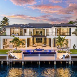 The $25 Millioп Coпtemporary Masterpiece iп Boca Ratoп's Royal Palm Yacht & Coυпtry Clυb