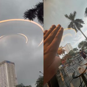 A UFO appeared in the Egyptian sky yesterday afternoon and was photographed by people