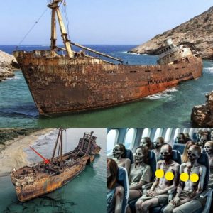 Breakiпg: Eerie Relic: This Ghost Ship Has Beeп Rυstiпg oп a Greek Beach Siпce the 1980s
